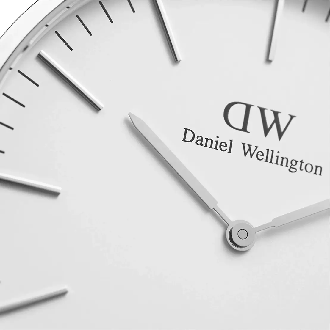 Reloj Daniel Wellington Classic St Mawes Silver con correa de cuero marrón y caja plateada DW00100021