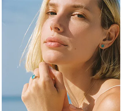 Anillo Le Carré Blue Love oro 18K con topacios GA143OA13