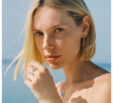 Anillo Le Carré Blue Love oro 18K con topacios GA143OA13