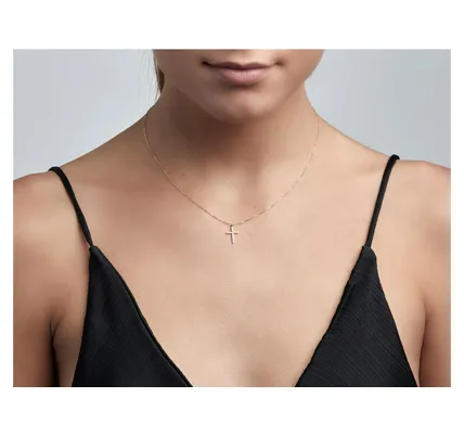 Colgante cruz Le Carré oro 18K con diamantes modelo Faith GD039OA00