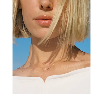 Colgante Le Carré oro 18K con diamantes modelo Hebilla GD147OA00